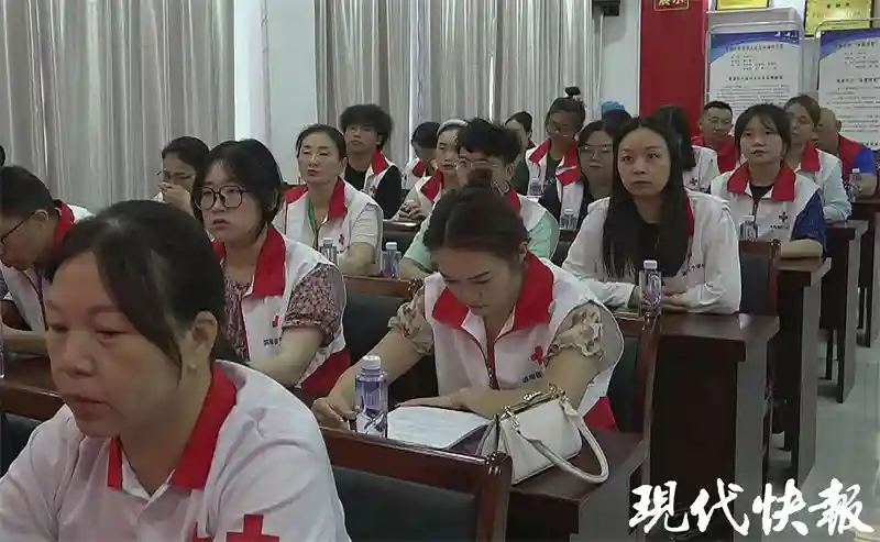 为有需要的人提供帮助，准大学生第一个撸袖捐献造血干细胞