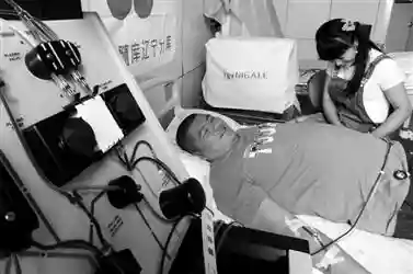 瞒下父亲搁下生意 他赴沈捐“髓”：能帮到别人是幸运的