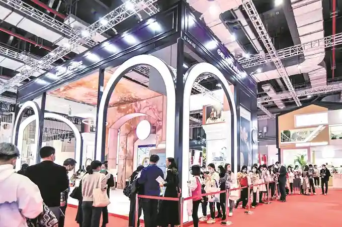 法国婕珞芙代表法国二次参加中国进博会引起轰动